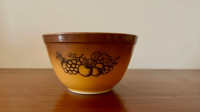 Vintage Pyrex mixing bowl 401 Old Orchard Harvest