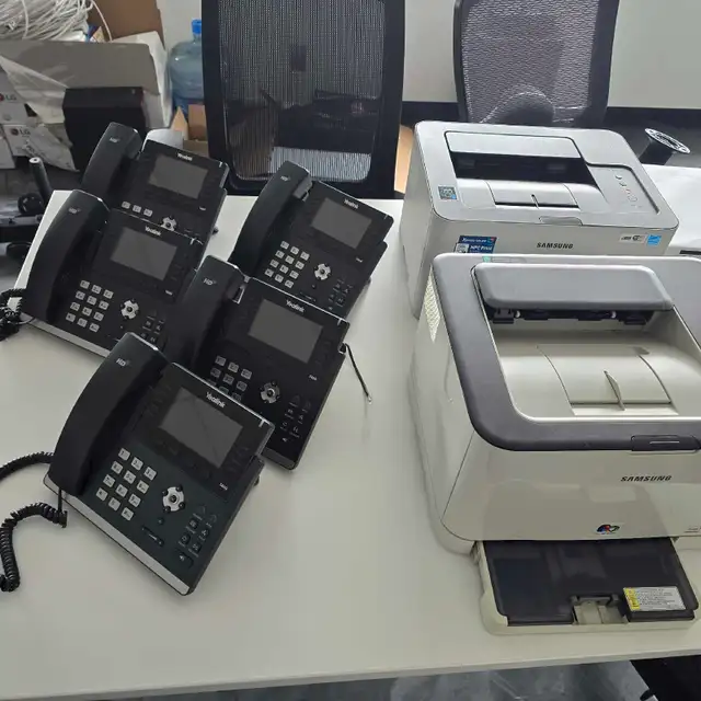 5 Telephone Ip / 5 moniteurs /  2 imprimantes @ 280$ in General Electronics in City of Montréal - Image 3