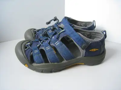 KEEN Newport H2 Hiking Sandals Big Kid Youth - Size 6, View more