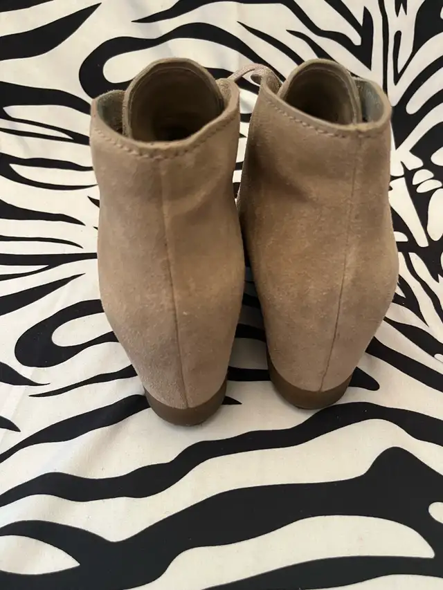 Prada Sport Suede Ankle Lace-Up Boot Size 8 in Women's - Shoes in City of Toronto - Image 5