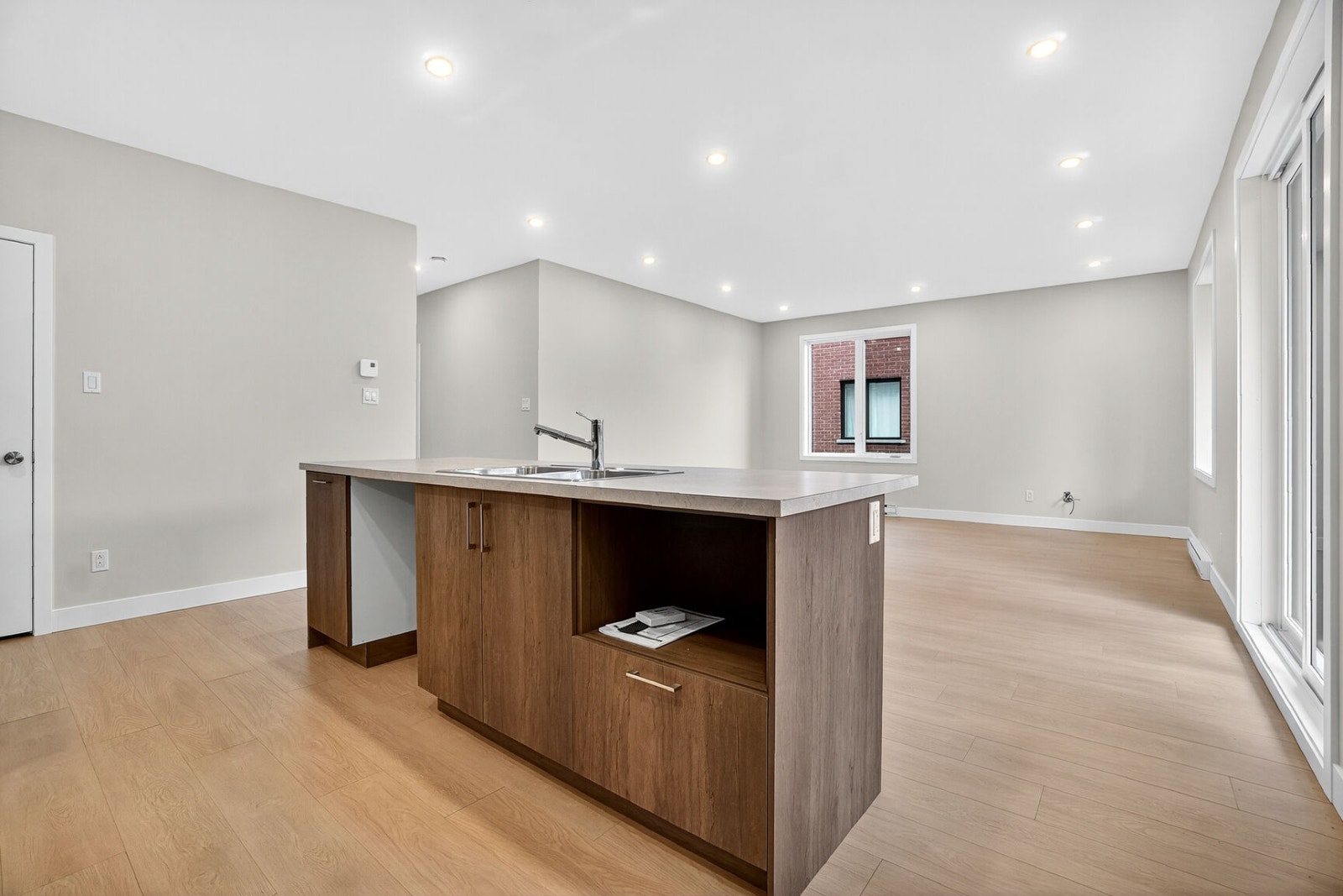 12e Avenue — photo 3