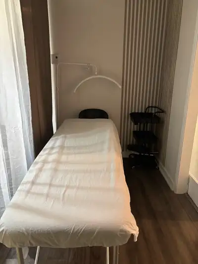 LOCATION DESPACE BEAUTÉ — LAVAL Je cherche des techniciennes de beauté! Il me reste 2 espaces privés...