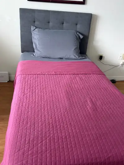 Lit simple avec tête et base de lit .Matelas en mousse mémoire ., View more