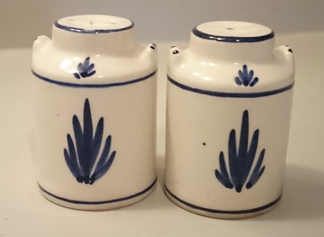 Vintage Rare Delft Blue Milk Can  Shaped Salt & Pepper Shakers in Arts & Collectibles in Oshawa / Durham Region - Image 2