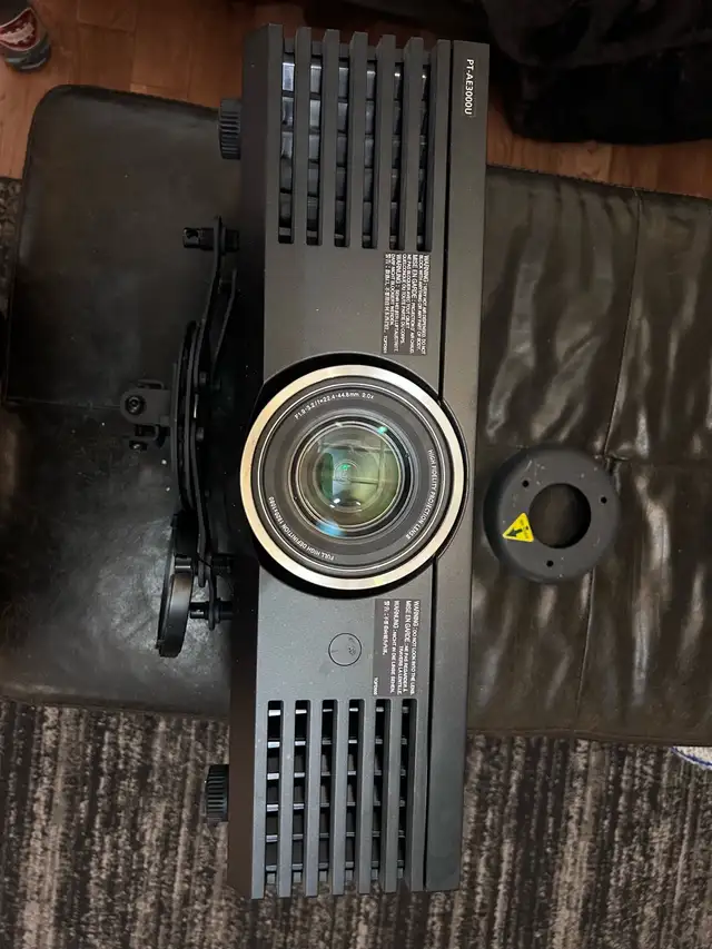 Projector, Panasonic & Screen64840236422786122