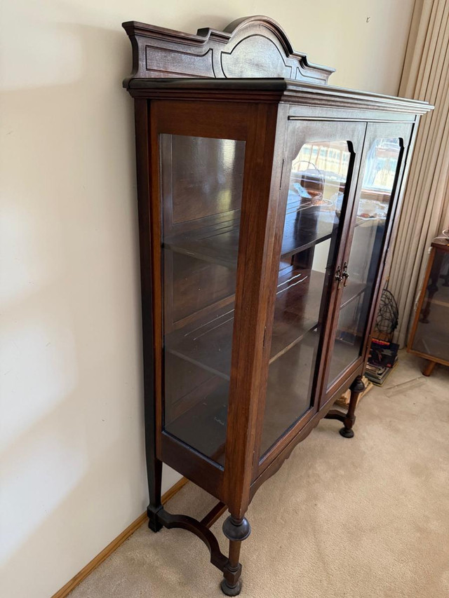 Antique 1800's Solid Wood China Cabinet, Excellent Condition in Hutches & Display Cabinets in Edmonton - Image 3