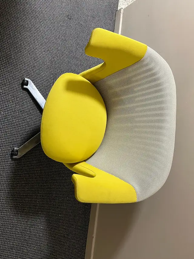 STEELCASE i2i OFFICE CHAIR WITH WHEELS  in Chairs & Recliners in City of Toronto - Image 2