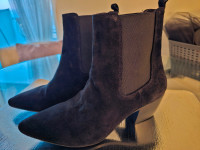 Black suede boots - never worn