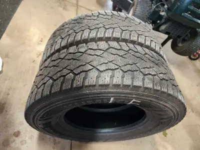 2 tires Dot 3421 Purchased in 2022 Purchase price 260 per tire. 2 tires at 7/32nds. Originaly off Do...