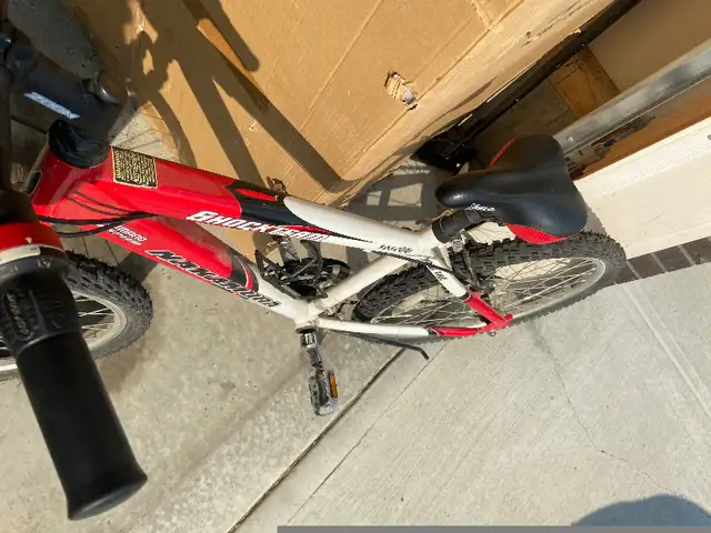 Nakamura Shockteam Shimano 21 speed bike in Road in Calgary - Image 6