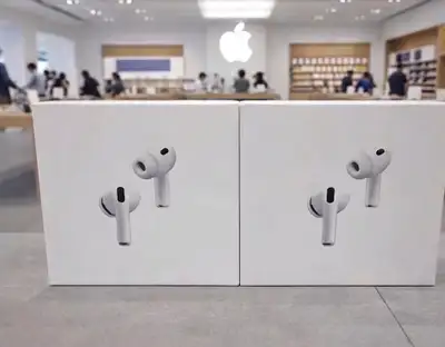 Apple AirPods Pro 3, View more