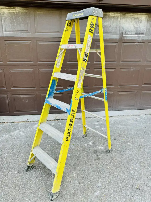 Featherlite 6 ft heavy duty CSA grade 1 ladder - used in Ladders & Scaffolding in City of Toronto - Image 3