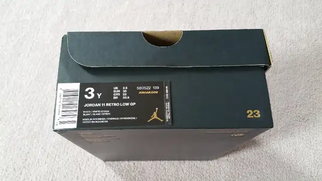 BNIB Jordan 11 (xi) Size 5 Womens or 3Y Citrus in Women's - Shoes in Markham / York Region - Image 3