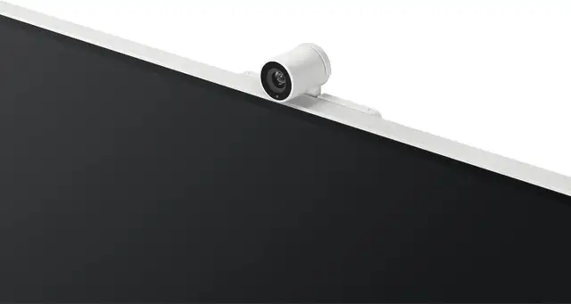 SAMSUNG 32" 4K Smart Computer Monitor & Smart TV Remote + Camera in Monitors in West Island - Image 7