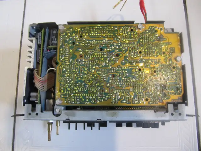 AC Delco Model 16050353 AM FM Cassette Stereo Equalizer Cir 1987 in Arts & Collectibles in Mississauga / Peel Region - Image 4