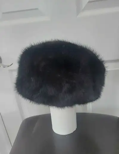 Chapeau de fourrure, View more
