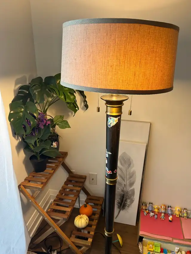 Floor standing  Lamp in Indoor Lighting & Fans in City of Toronto - Image 4