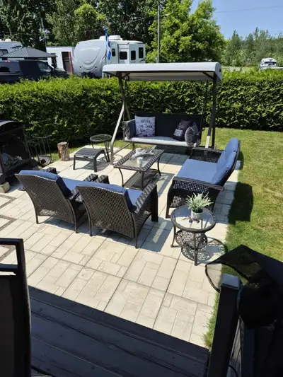 roulotte de parc cherokee 39sr avec loft viens avec un set up 1 cabanons 12/8 un gazebo ,et un abri...