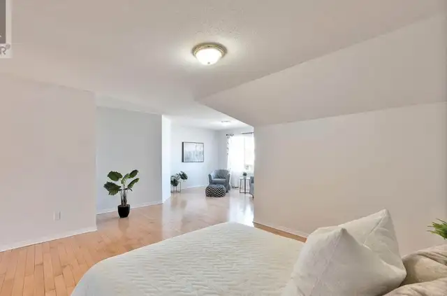 All inc. spacious masterbedrm w/walkin closet/ensuite romantub63782601693185121