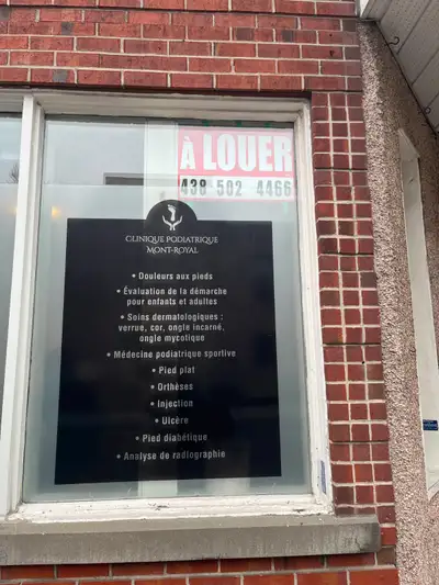 Local bien situé: 304 Ave. Du Mt-Royal Est. 1,410 PC de surface, divisé en RDC de 710 PC de superfic...