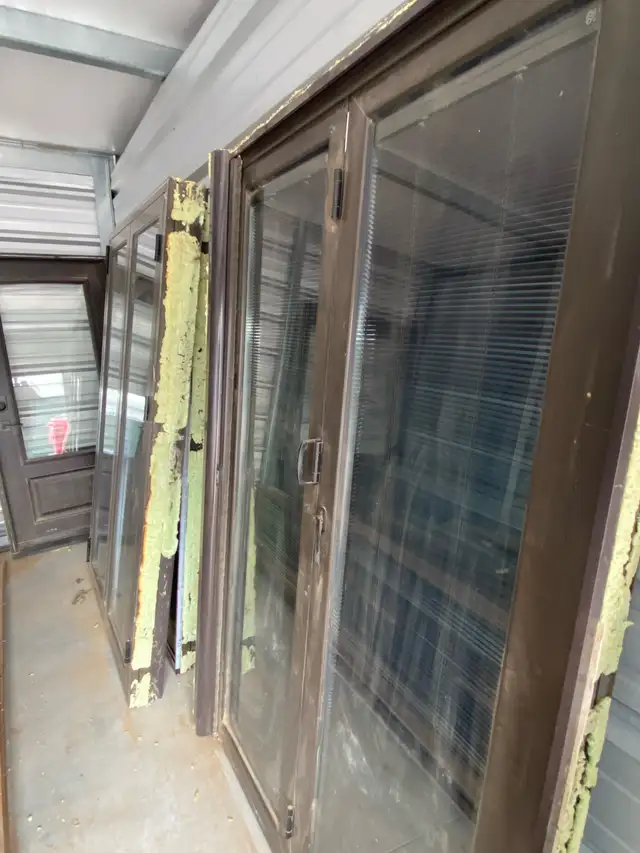 Sliding doors with built in screens and blinds in Windows, Doors & Trim in Barrie - Image 3