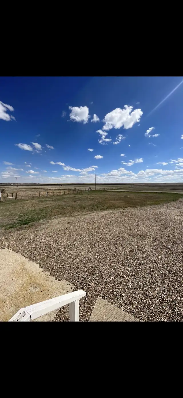 Small Mobile Home Acreage 1 minute from Swift Current! in Long Term Rentals in Swift Current - Image 3