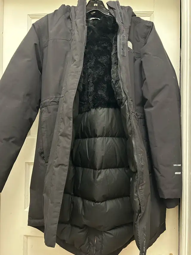 North Face Girls Arctic Parka XLarge (or Women’s Medium) in Kids & Youth in City of Toronto - Image 3