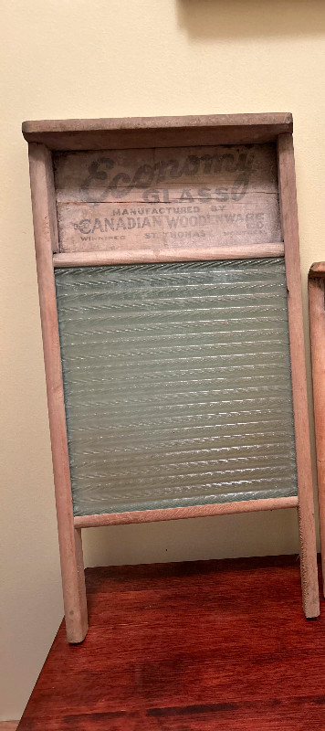 Vintage Wash Board in Arts & Collectibles in Kingston - Image 2