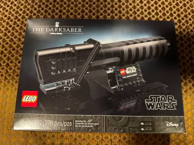WHAT AN ABSOLUTE MUST-HAVE FOR THE TRUE LEGO STAR WARS FAN ! This 278-piece set is a brick-built hil...