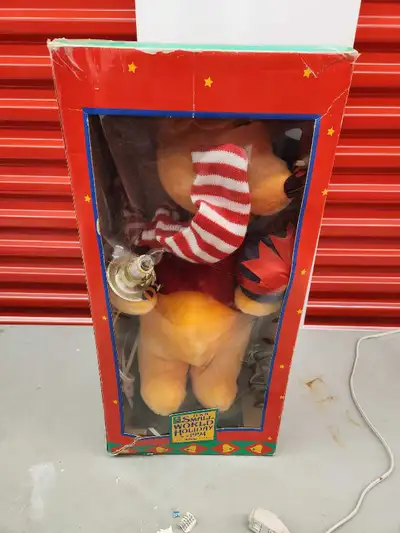 Smile World Holiday Pooh, View more