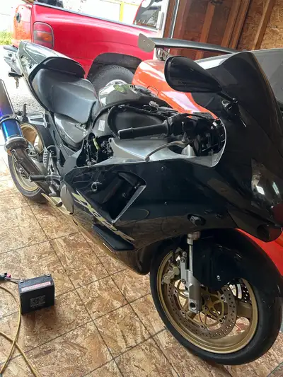 02 zx12r 29,000kms. Very good condition. Never dropped. Up to maintanence. $4500.