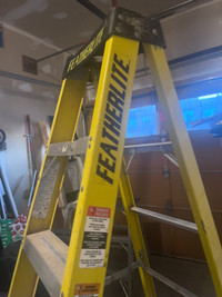 FEATHERLITE 6’ , 300lbs. Fibreglass step ladder