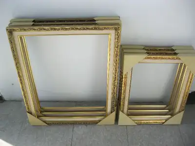 Encadrement en bois Or (Nouveau) prix spécial Quantité limitée Gold wooden picture frame (Brand New)...