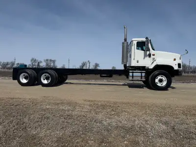 Cummins ISM engine, 9LL eaton fuller transmission, diff lock, 20,000 front, 46,000 rear. Air ride ca...