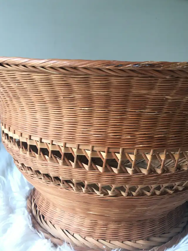 Large Vintage Wicker Basket in Home Décor & Accents in Ottawa - Image 7