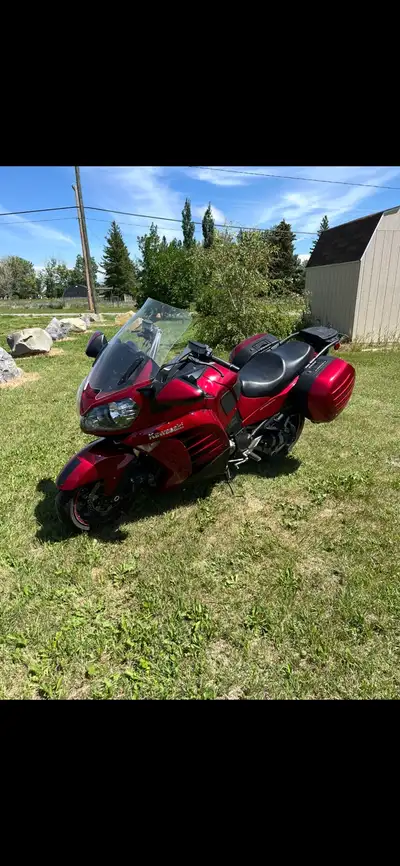 2014 Kawasaki Concours 14 in excellent condition. Has new battery, new tires and after market led he...