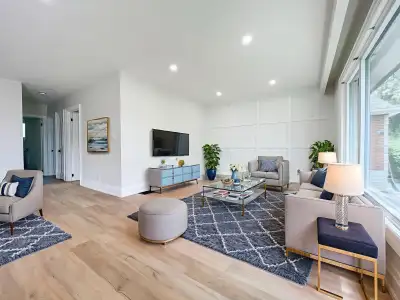 Renovated Main Floor Gem in Prime Hamilton Mountain Location!