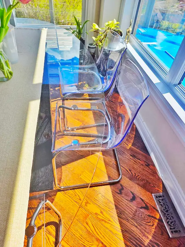 Glass Dinning table  in Dining Tables & Sets in Markham / York Region - Image 7