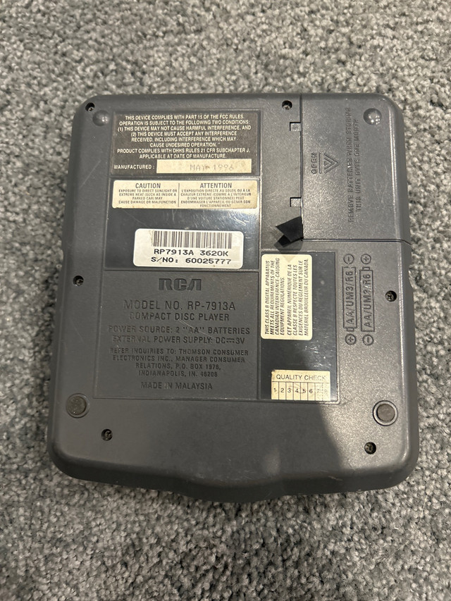 Rca discman cd player vintage in General Electronics in Windsor Region - Image 2