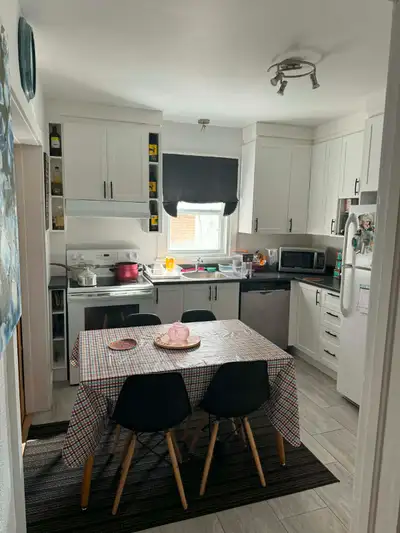 1311 Avenue Charles à Sillery Beau 5 et demi rénové il y a 2 ans! Très bien situé, tout près de la r...