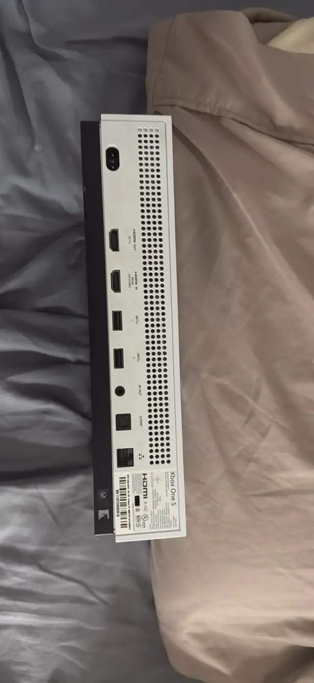 Xbox One S + 8 Games + Controller  in XBOX One in Longueuil / South Shore - Image 5