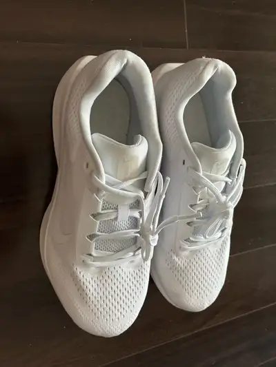 Nike Men‘s Air winflo 11 White Running shoes, View more