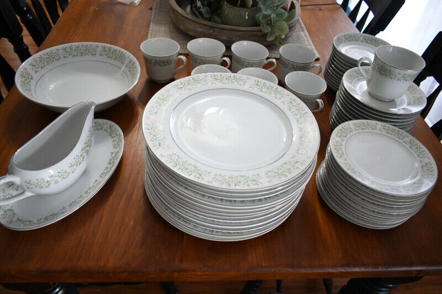 Set de vaisselles en porcelaine Spring time vintage dans Vaisselle et articles de cuisine  à Sherbrooke - Image 2