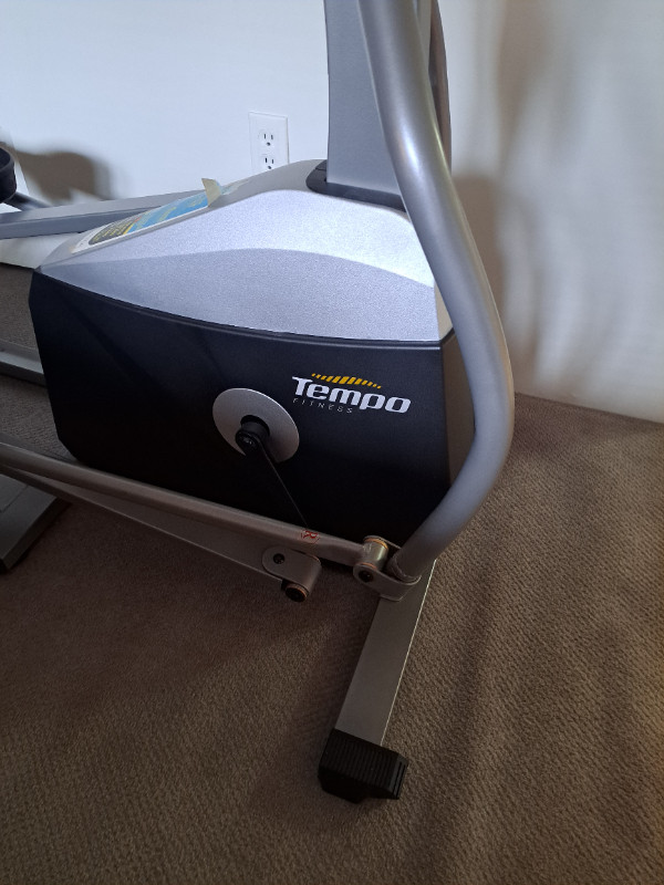 ELLIPTICAL TEMPO 615E Appareils d'exercice domestique Saint