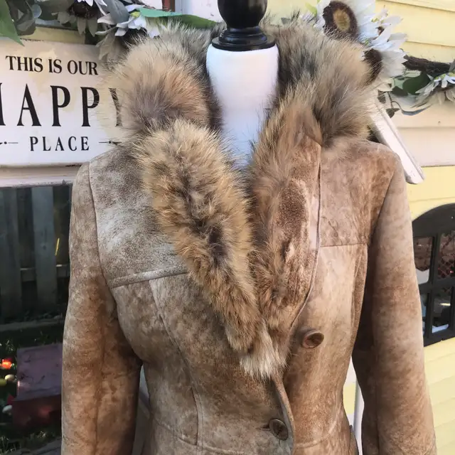 Vintage women’s Cosa Nova Shearling coat in Women's - Tops & Outerwear in City of Toronto - Image 4