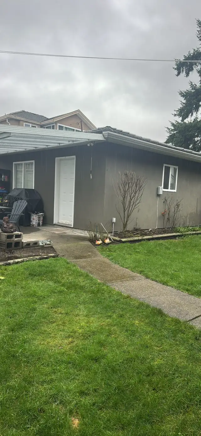 detached rear private suite for rent