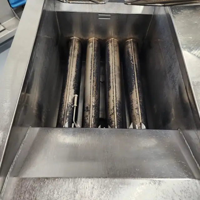 Friteuse Henny Penny Evolution Elite Double Fryer  Model EEG-242 in Industrial Kitchen Supplies in West Island - Image 9