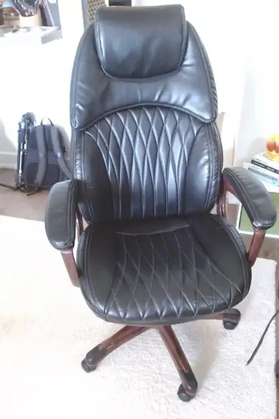 Very Comfortable Office Chair from Staples in good condition Seat cushion & back have tons of life l...