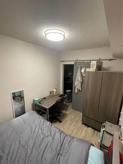 1 YEAR LEASE SEPTEMBER 2026 - AUGUST 2027 $2,200 + hydro 258 Sunview St 2 beds, 1 Bath Condo 2 fully...