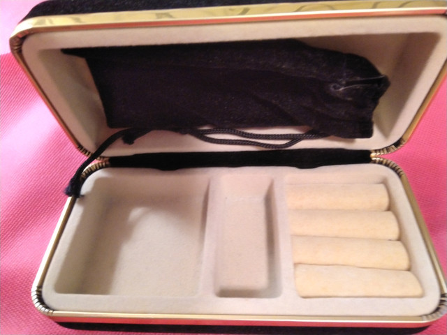 Vintage Black Velvet travel jewellery box in Jewellery & Watches in Oakville / Halton Region - Image 3